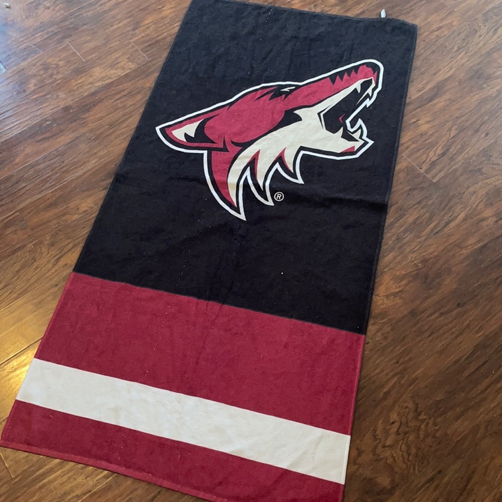 Arizona coyotes hockey team official towel